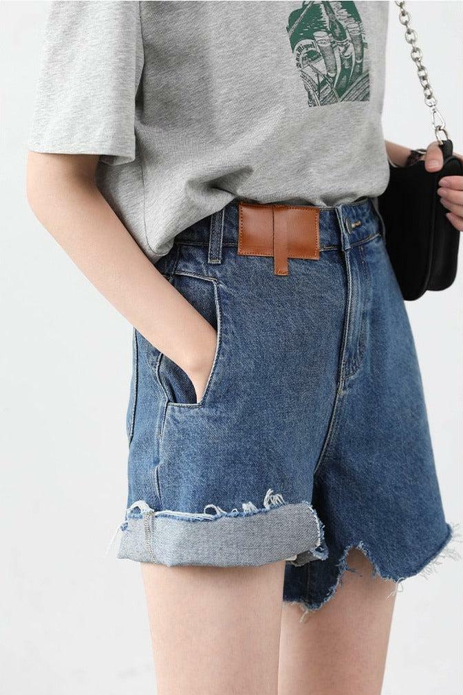 Distressed Jean Shorts: Y2K Fashion Meets Grunge Aesthetic Vibes