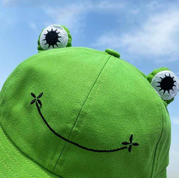 Froggy Hat: Y2K Aesthetic Accessory for Cute Tops & Grunge Outfits