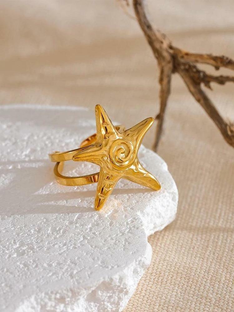 Gold Starfish Ring - Y2K Aesthetic Jewelry for Coquette & Grunge Styles