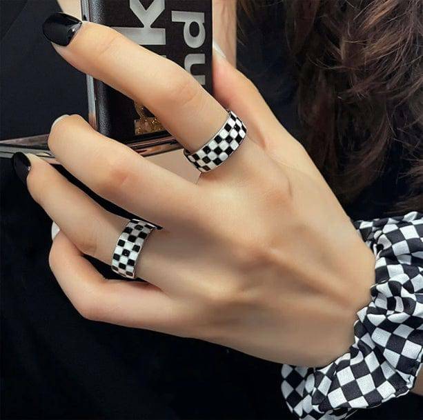 Y2K Fashion Checkered Rings: Cute Tops & Aesthetic Accessories